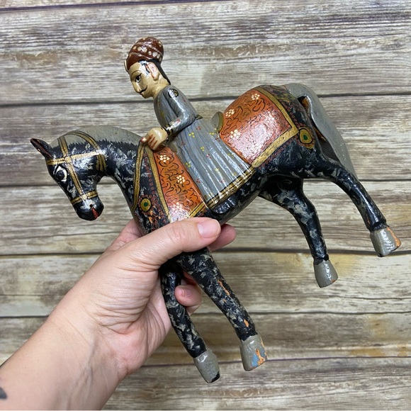 ANCIENT INDIAN RIDER ON HIS HORSE painted wood India - Picture 7 of 8